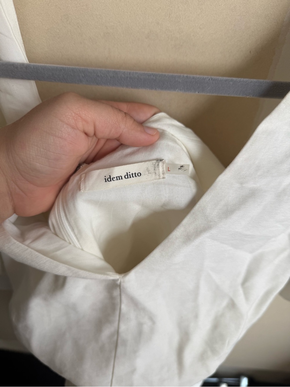 White Puff-Sleeve V-Neck Romper - Picture 2 of 3
